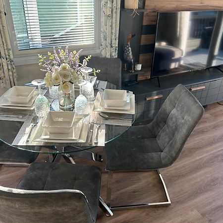 12 Borwick Lakes- Newly Refurbished Carnforth Bagian luar foto